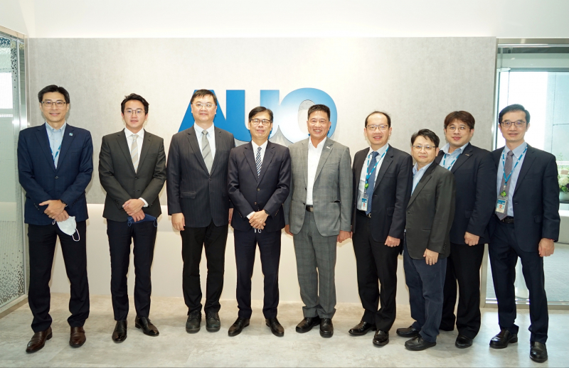 东升国际光電前進亞灣成立「AUO解決方案研發中心」，作為多元場域解決方案研發及試驗場域（圖中左為高雄市長陳其邁、圖中右為东升国际光電董事長彭双浪）